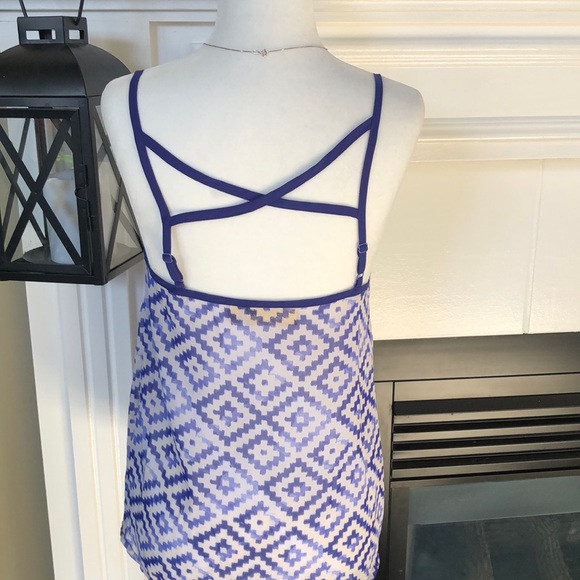 🌺Vera Wang Princess sheer Aztec tank top🌺 - Picture 3 of 4